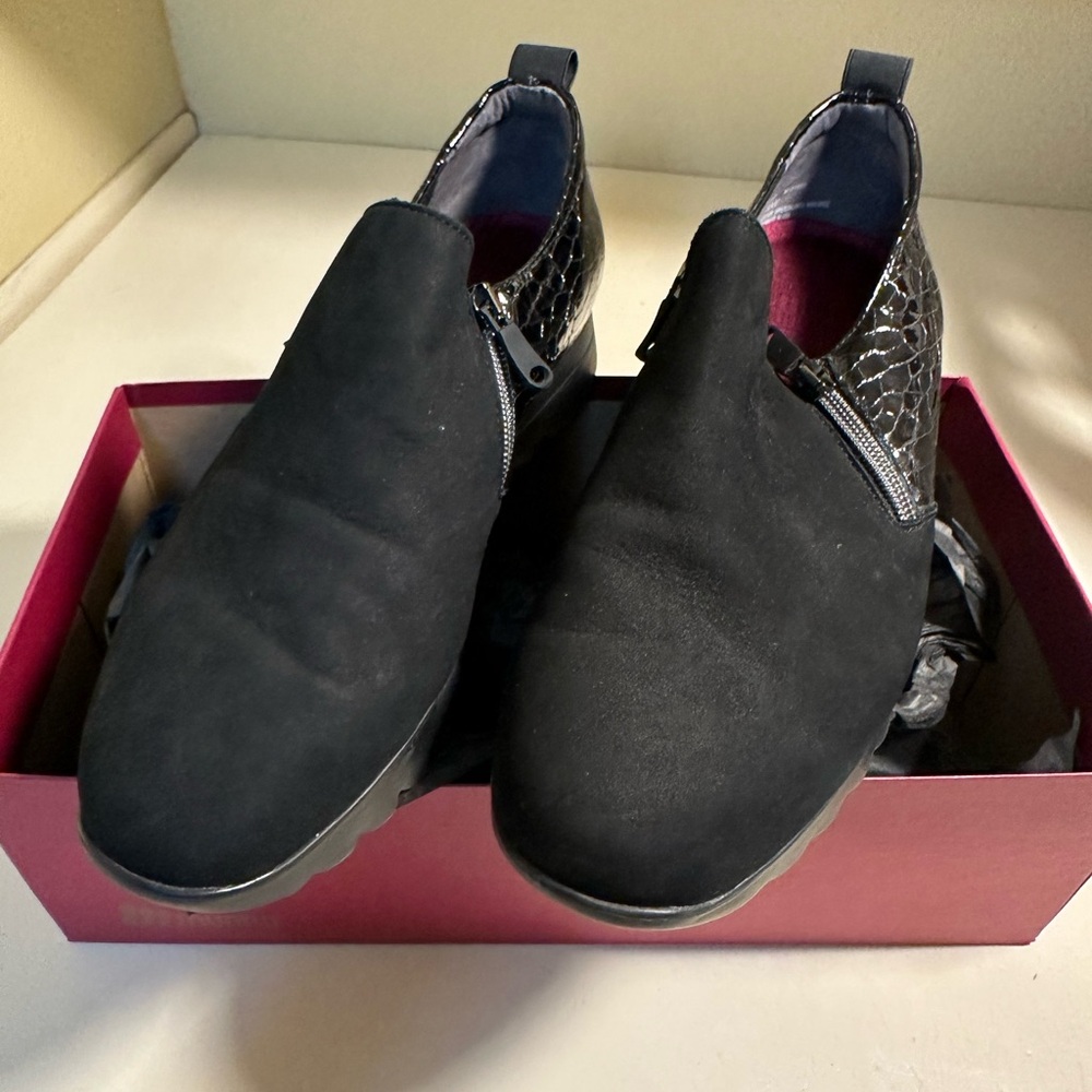 Munro Shoes "Kit"